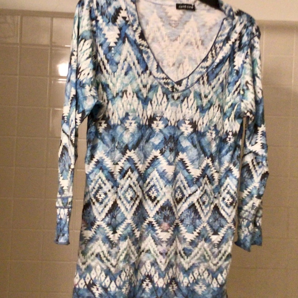 Pretty V neck Geometric Patterned Summertime Tunic.